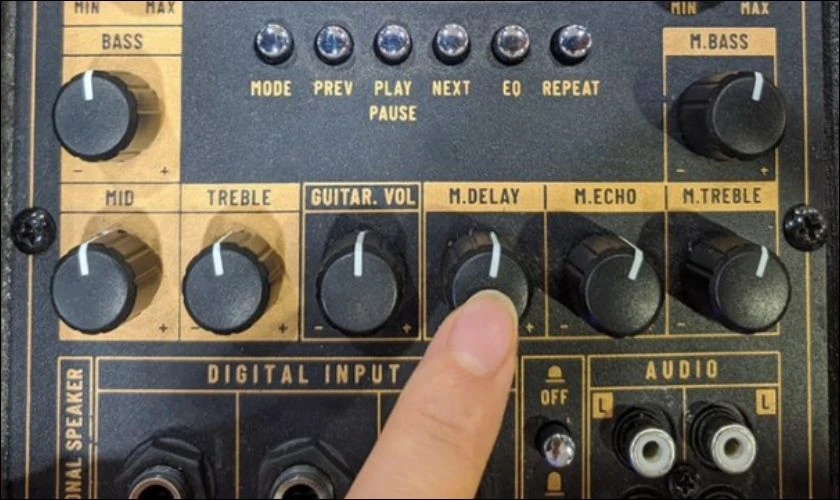 Điều chỉnh thời gian echo hoạt động bằng nút Delay