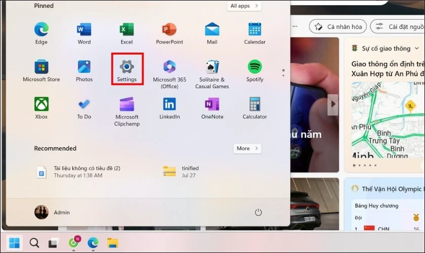 Nhấn chuột trái vào biểu tượng Windows và chọn mục Settings
