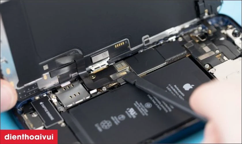 Ép cổ cáp màn hình iPhone 12 chính hãng là gì?