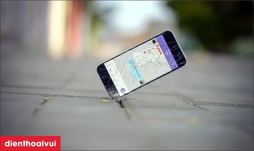 Nguyên nhân màn hình điện thoại iPhone 12 bị hư cổ cáp