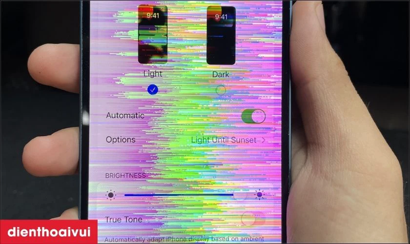 Khi nào bạn cần ép cổ cáp màn hình iPhone 12 chính hãng?