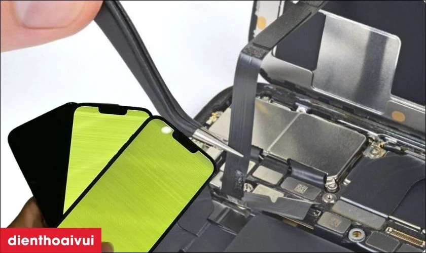 Khi nào bạn cần ép cổ cáp màn hình iPhone 16 Plus?