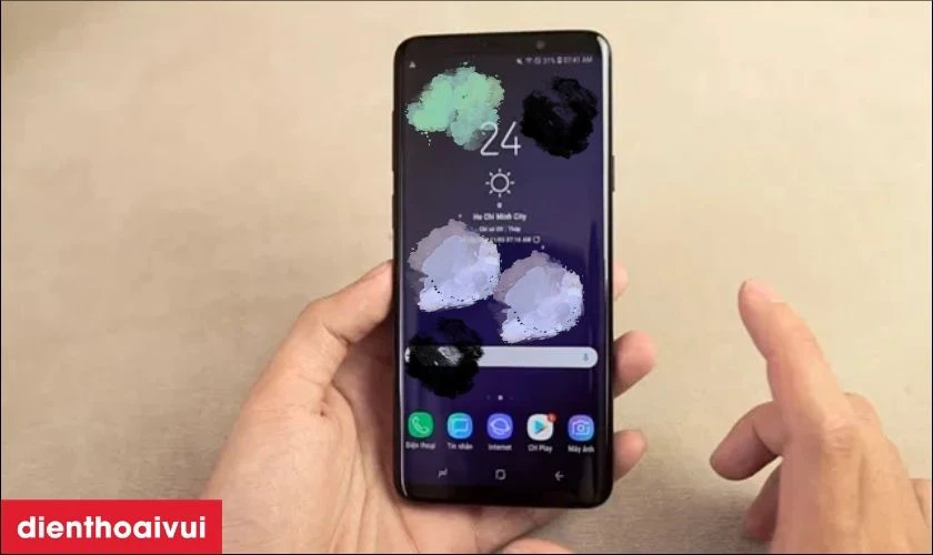 Khi nào bạn cần ép cổ cáp màn hình Samsung?