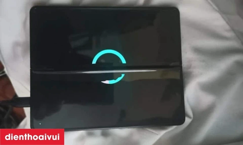Những rủi ro có thể xảy ra khi ép cổ cáp màn hình Samsung Z Fold 3 5G