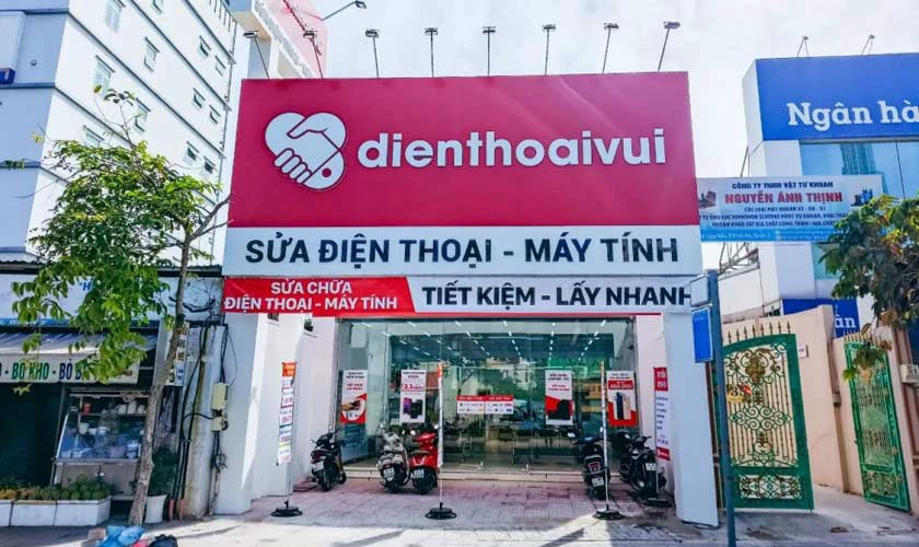 Hình 1: Cửa hàng ép kính iPhone Điện Thoại Vui chi nhánh Quận 2