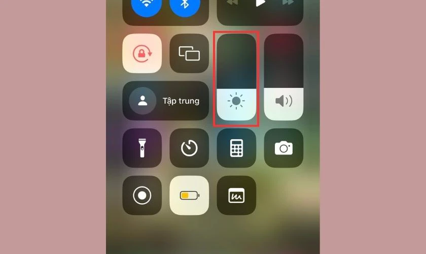Điều chỉnh độ sáng màn hình iPhone tránh bị vàng