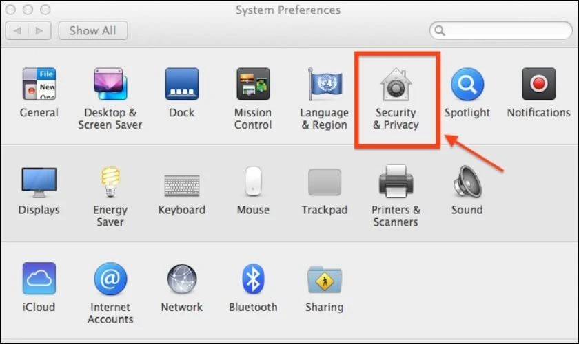 Chọn mục System Preferences. Sau đó chọn Security & Privacy