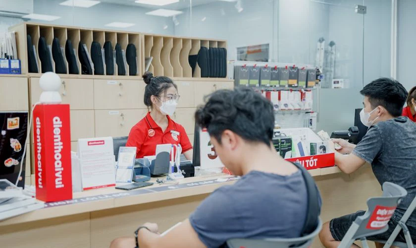 Thay màn hình iPhone 15 Pro Max tại Điện Thoại Vui