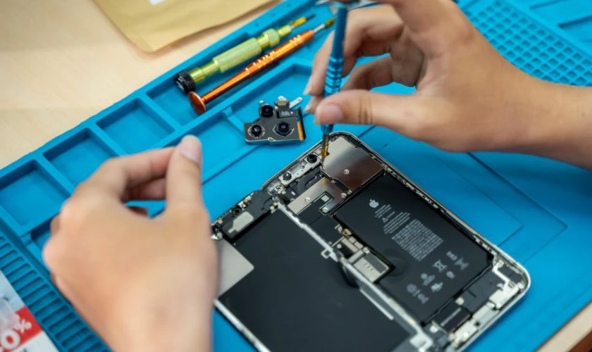 Một số lưu ý khi thay pin iPhone 15