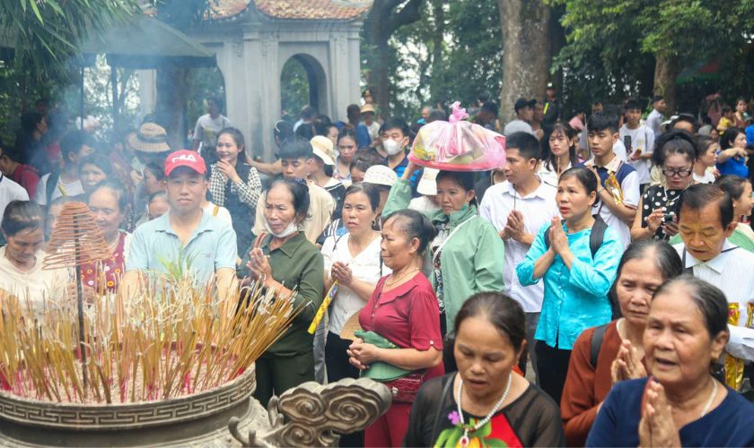 Các hoạt động trong ngày Giỗ Tổ Hùng Vương - Lễ dâng hương
