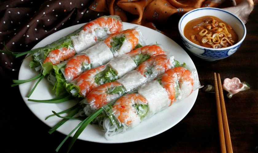 Giỗ Tổ Hùng Vương ăn gì vừa ngon vừa khỏe - Gỏi cuốn tôm thịt