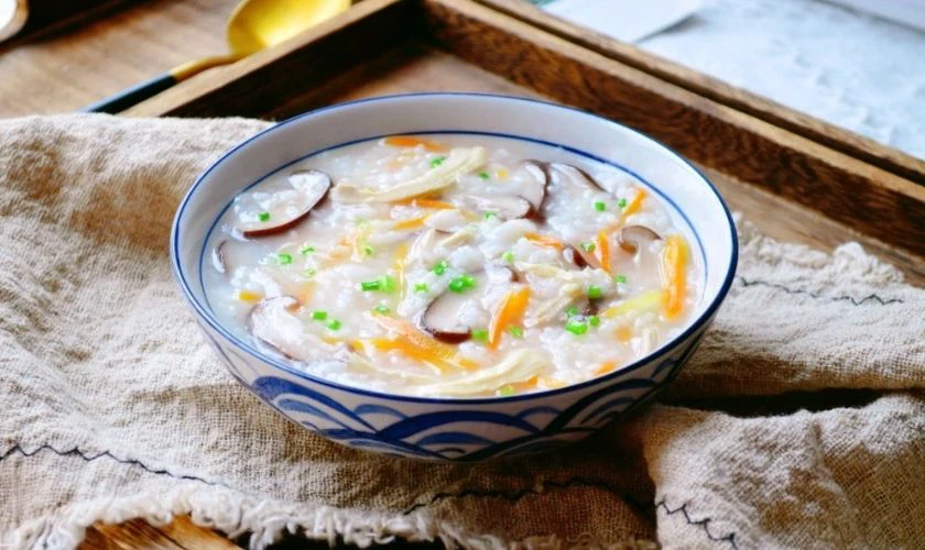 Giỗ Tổ Hùng Vương ăn gì vừa ngon vừa khỏe - Cháo gà nấm hương