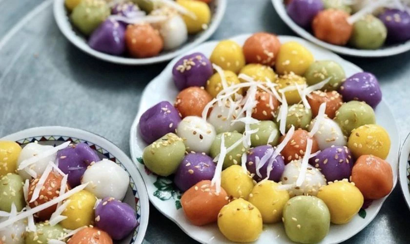 Giỗ Tổ Hùng Vương ăn gì mới lạ, hiện đại - Bánh trôi nhiều màu