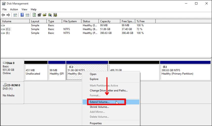 Tiếp theo bạn nhấn chuột phải vào ổ cứng cần gộp, chọn Extend Volume