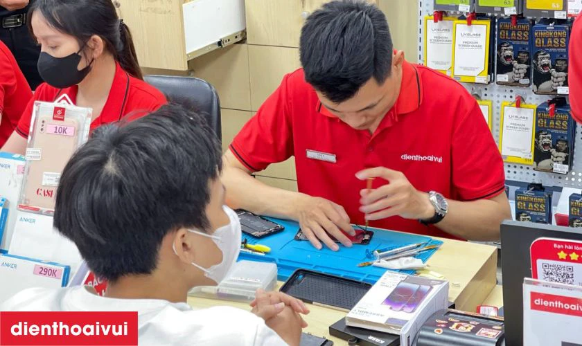 Thay pin iPhone 12 Pro Max chính hãng, giá rẻ tại TPHCM, Hà Nội