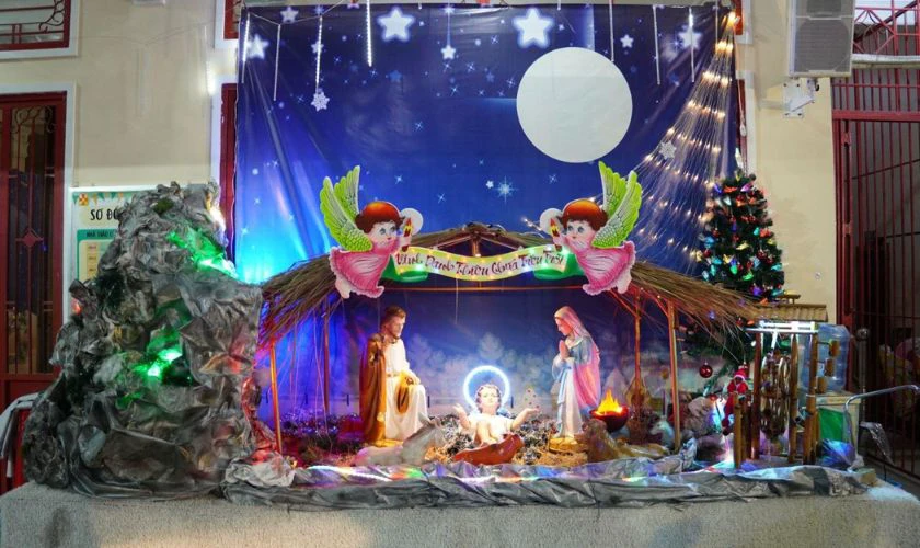 Mẫu hang đá Giáng Sinh ngoài trời