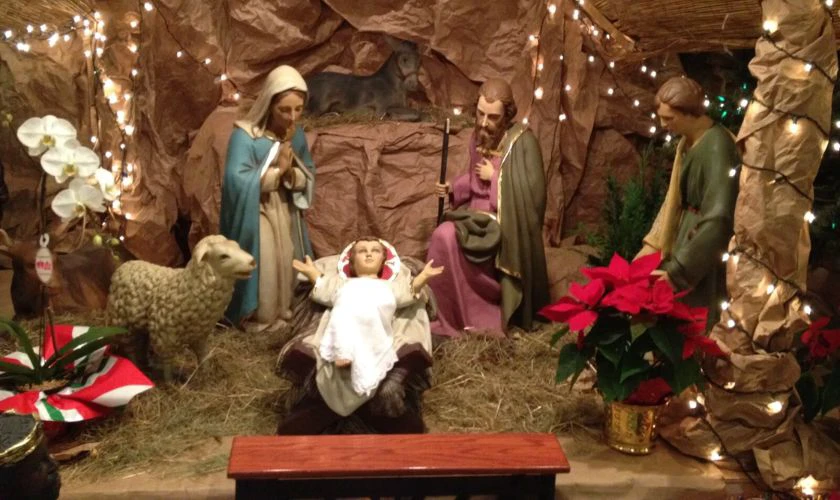 Hang đá Giáng Sinh có ý nghĩa gì?