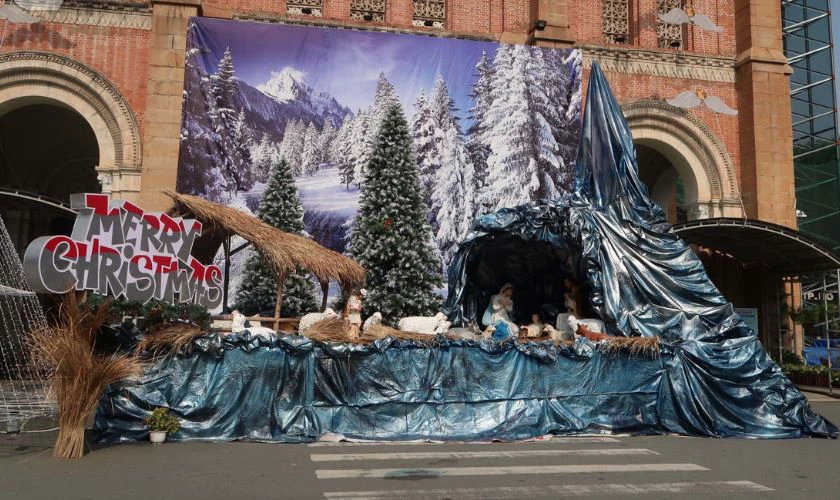 Mẫu hang đá Giáng Sinh tại nhà thờ