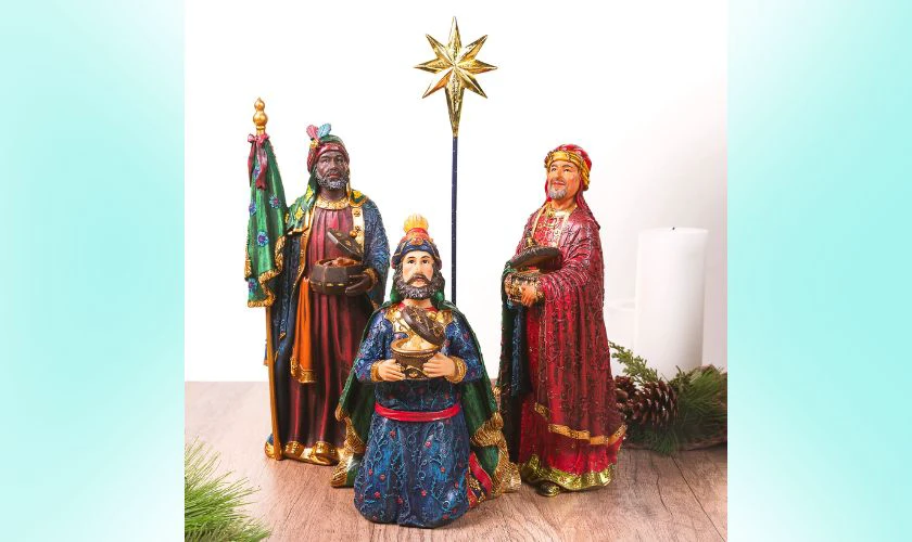 Ba vua là những người dâng lễ vật vàng, nhũ hương và mộc dược