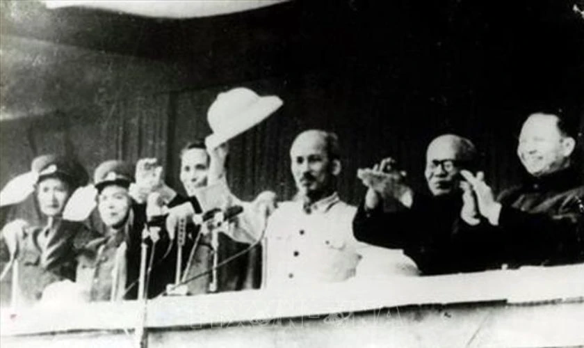 Hình ảnh bác Hồ 2/9/1945 vĩ đại