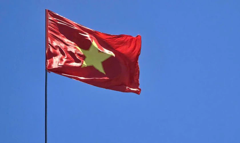 Ảnh cờ đỏ sao vàng 2/9 tung bay trên bầu trời