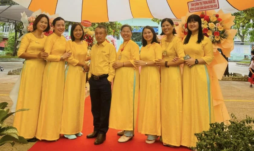 Hình ảnh Back to School 2025 về giáo viên đẹp