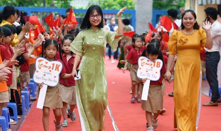 Hình ảnh Back to School 2025 về giáo viên ý nghĩa
