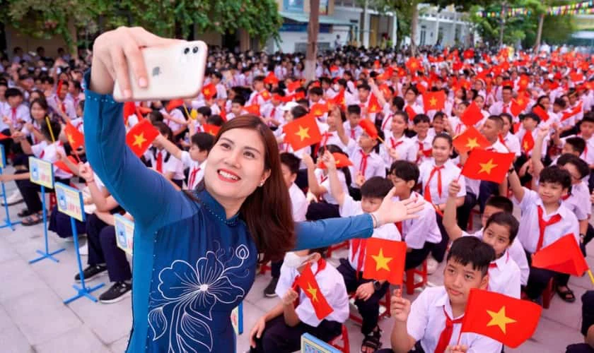 Hình ảnh Back to School 2025 về giáo viên 4k