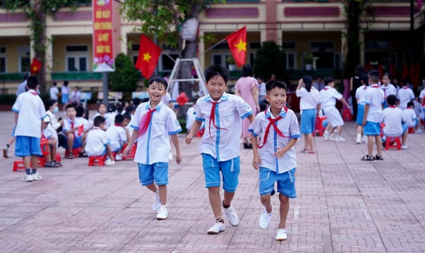Hình ảnh Back to School 2025 không khí rộn ràng ấn tượng