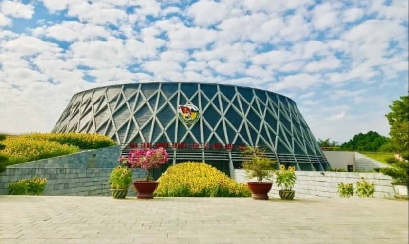 Quảng trường 7/5 tại trung tâm thành phố Điện Biên Phủ nhìn từ trên cao