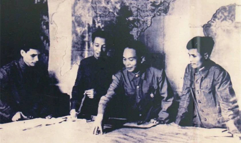 Hình ảnh chiến thắng Điện Biên Phủ và Đại tướng Võ Nguyên Giáp