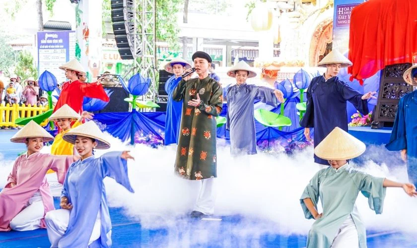 Múa hát ngày Giỗ Tổ