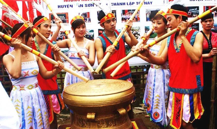 Hình Giỗ tổ Hùng Vương 2025 trống đồng đậm đà bản sắc đẹp nhất