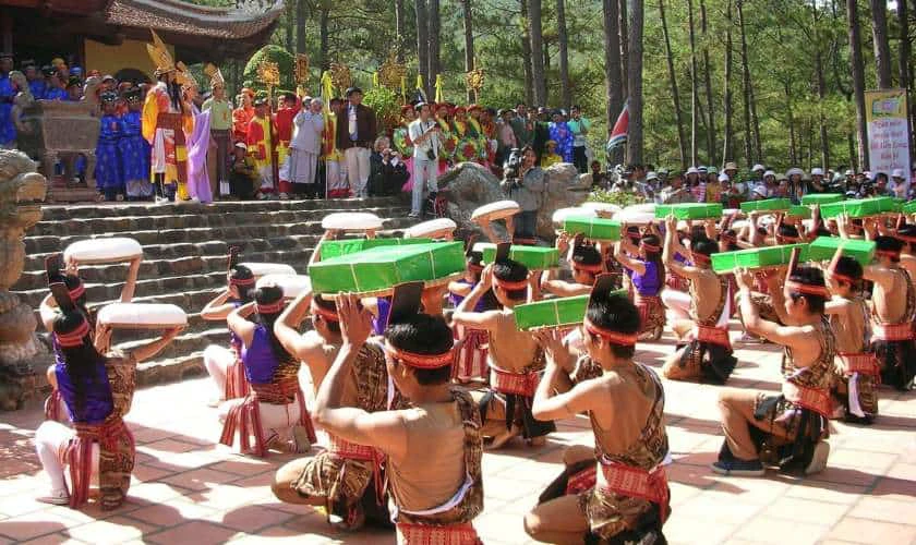 Một số hình thể hiện nét văn hóa truyền thống của người Việt
