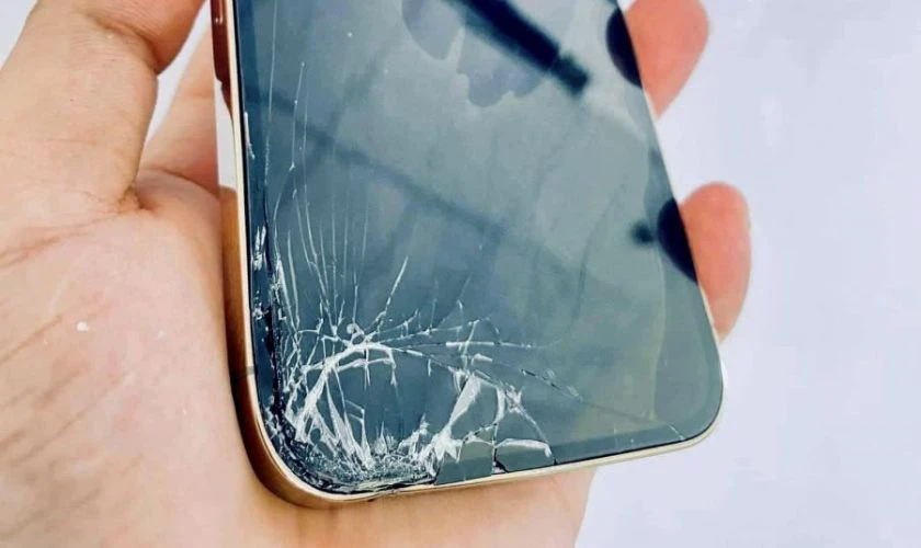 iPhone 12 Pro Max bị vỡ mặt trước
