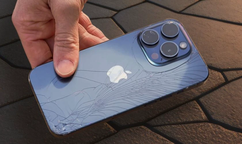 iPhone 12 Pro Max vỡ mặt trước