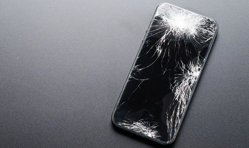 iPhone 12 Pro Max bị vỡ màn hình