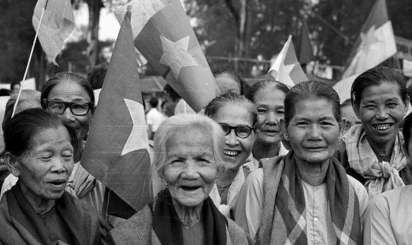 Hình ảnh những bà mẹ có công với cách mạng ngày giải phóng 30/4/1975