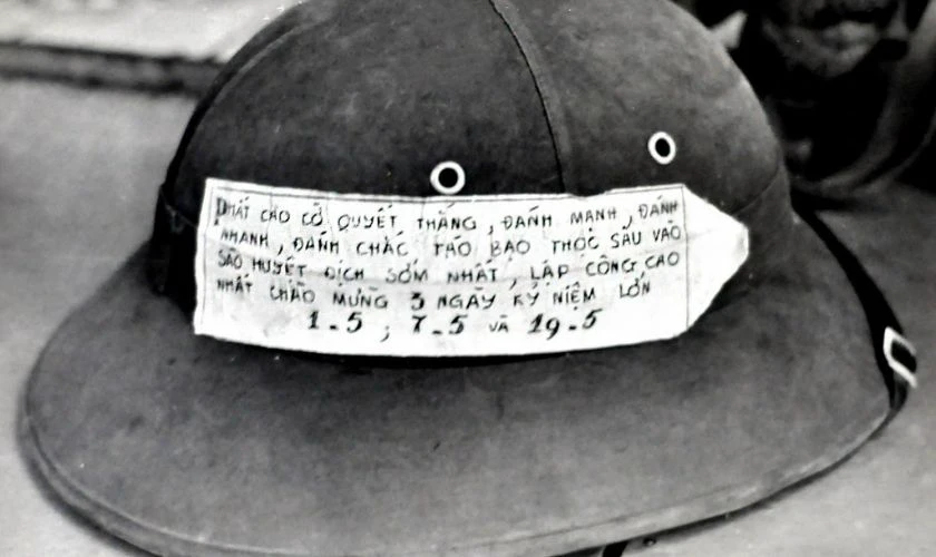 Chiếc nón của người lính giải phóng đất nước