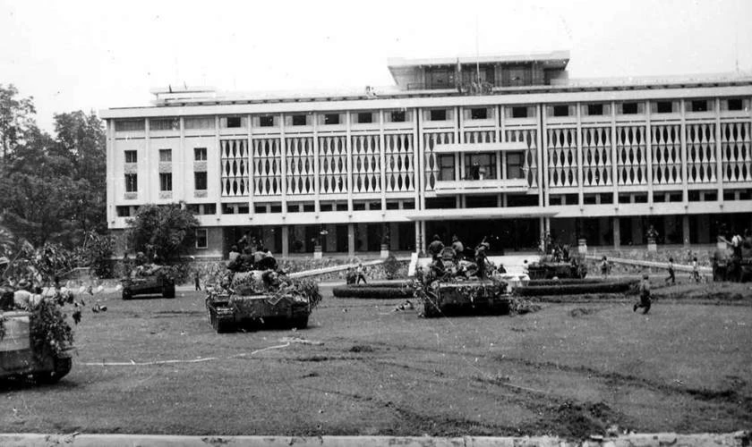 Hình ảnh giải phóng Dinh độc lập ngày 30/4/1975
