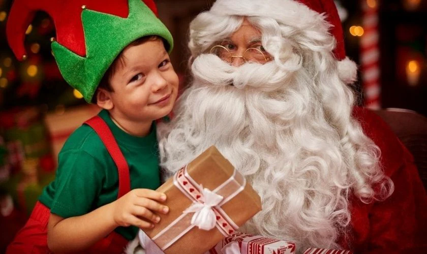 Hình ảnh Santa Claus và trẻ em đêm Giáng Sinh an lành