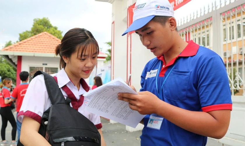 Hình ảnh tiếp sức mùa thi về sĩ tử