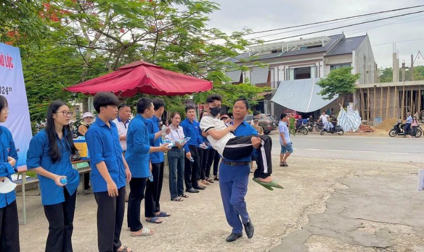 Hình ảnh tiếp sức mùa thi ấn tượng