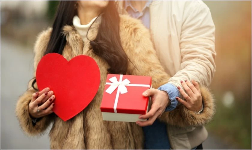 Hình ảnh cặp đôi lãng mạn chào mừng ngày Valentine