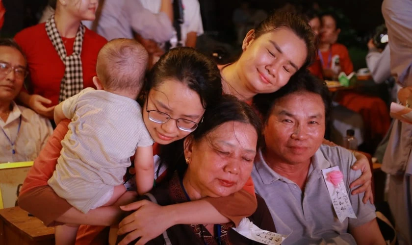 Hình ảnh đạo làm con dịp lễ Vu lan báo hiếu ý nghĩa