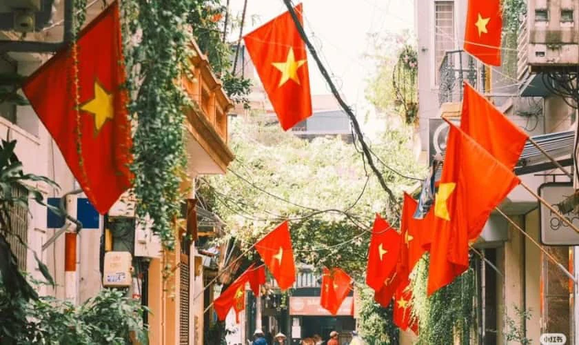 Hình nền 30/4 1/5 cho máy tính chủ đề non sông mới