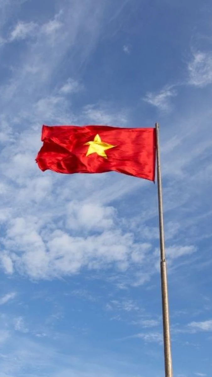 Hình nền 30/4 1/5 cho điện thoại chủ đề cờ Việt Nam ấn tượng