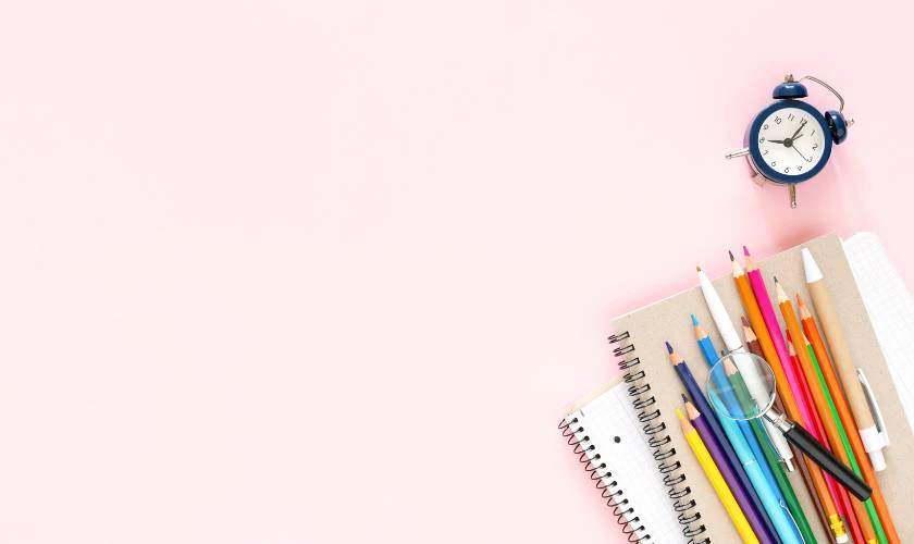 Background PowerPoint Back to School 2025 về sách vở lạ, đẹp