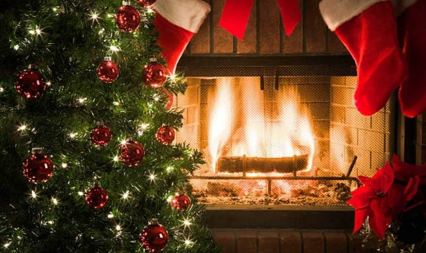 Ảnh máy tính Noel bên ngọn lửa