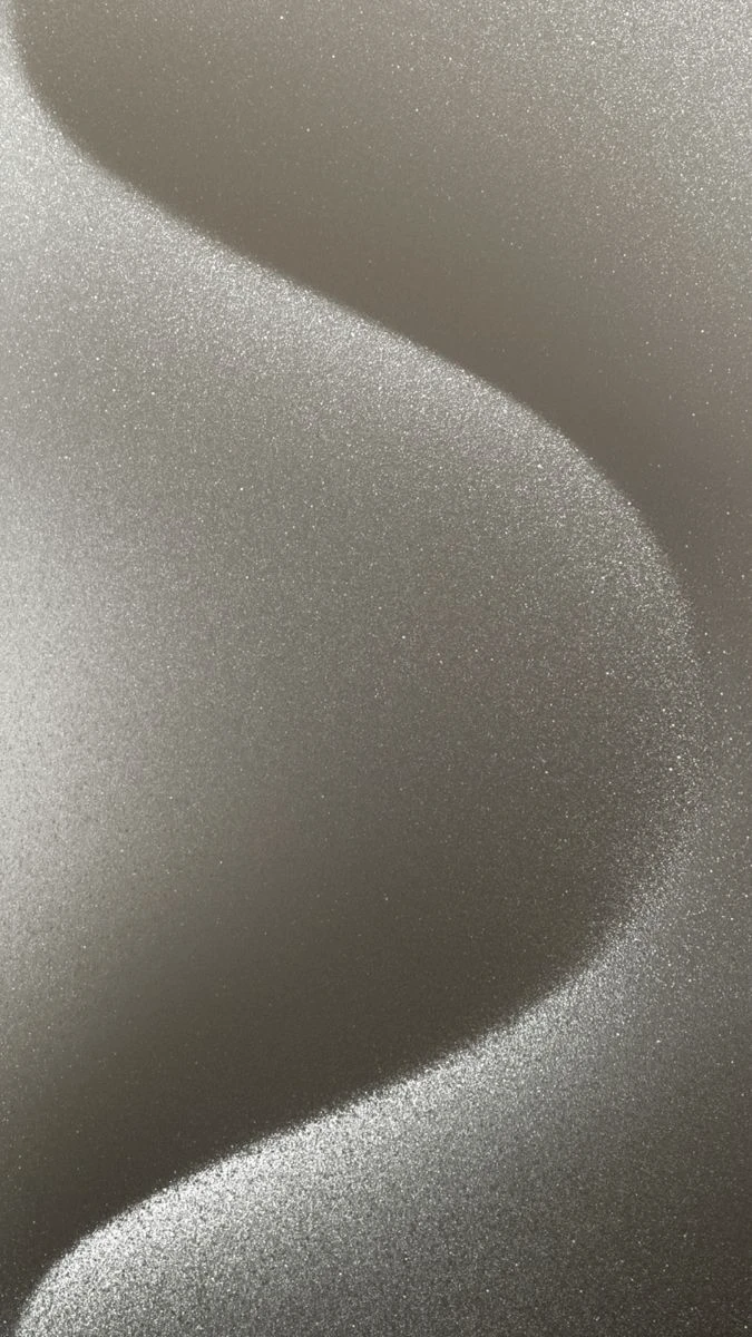 Hình nền 15 Pro màu Natural Titanium